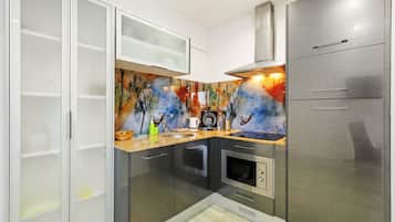 Køleskab, mikrobølgeovn, ovn, opvaskemaskine