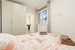 Coffres-forts dans les chambres, fer et planche à repasser