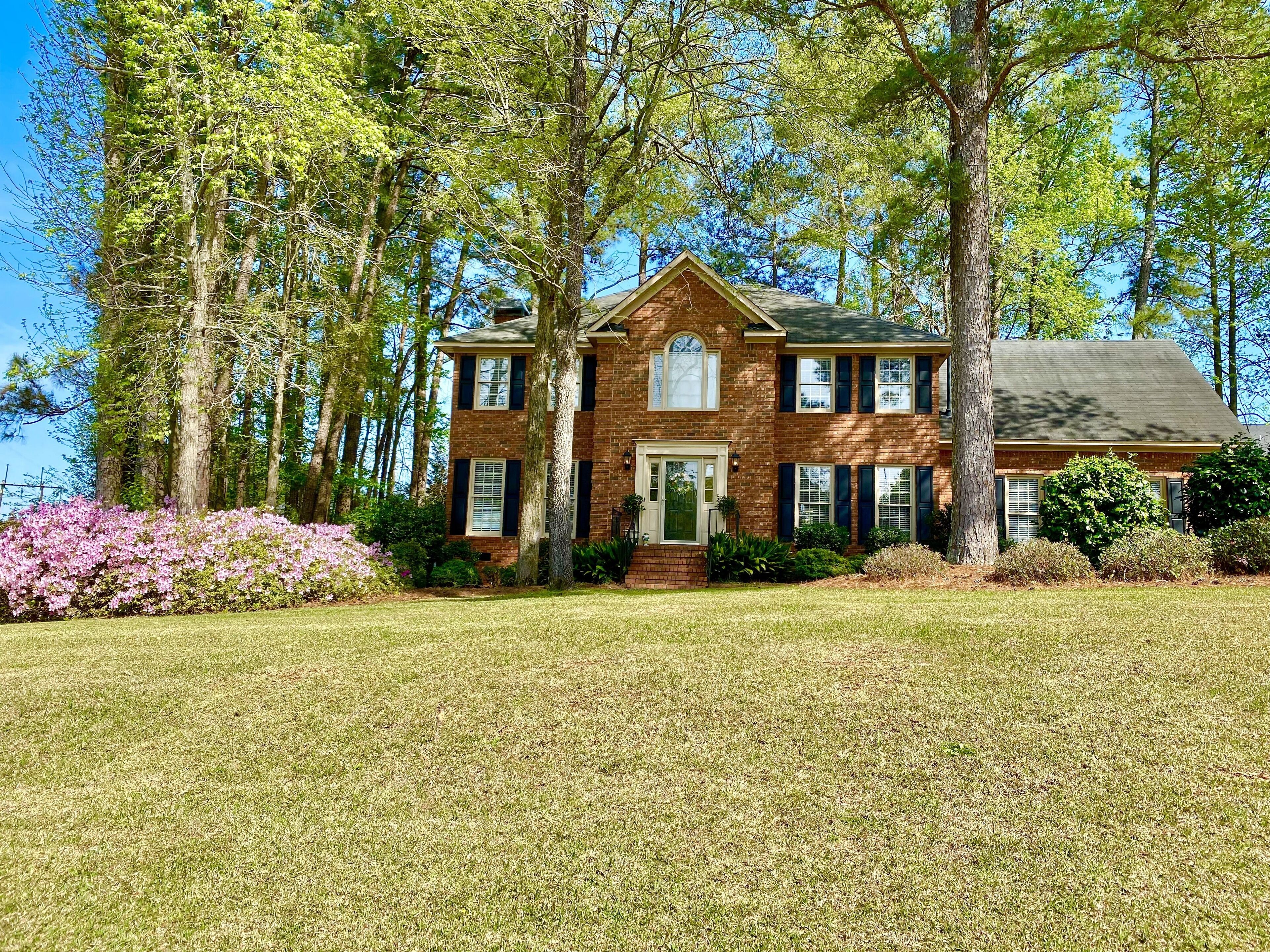 Spacious Masters Rental with large outdoor space, Steps away from entertainment!