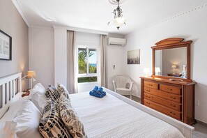 1 slaapkamer, een strijkplank/strijkijzer, wifi, beddengoed