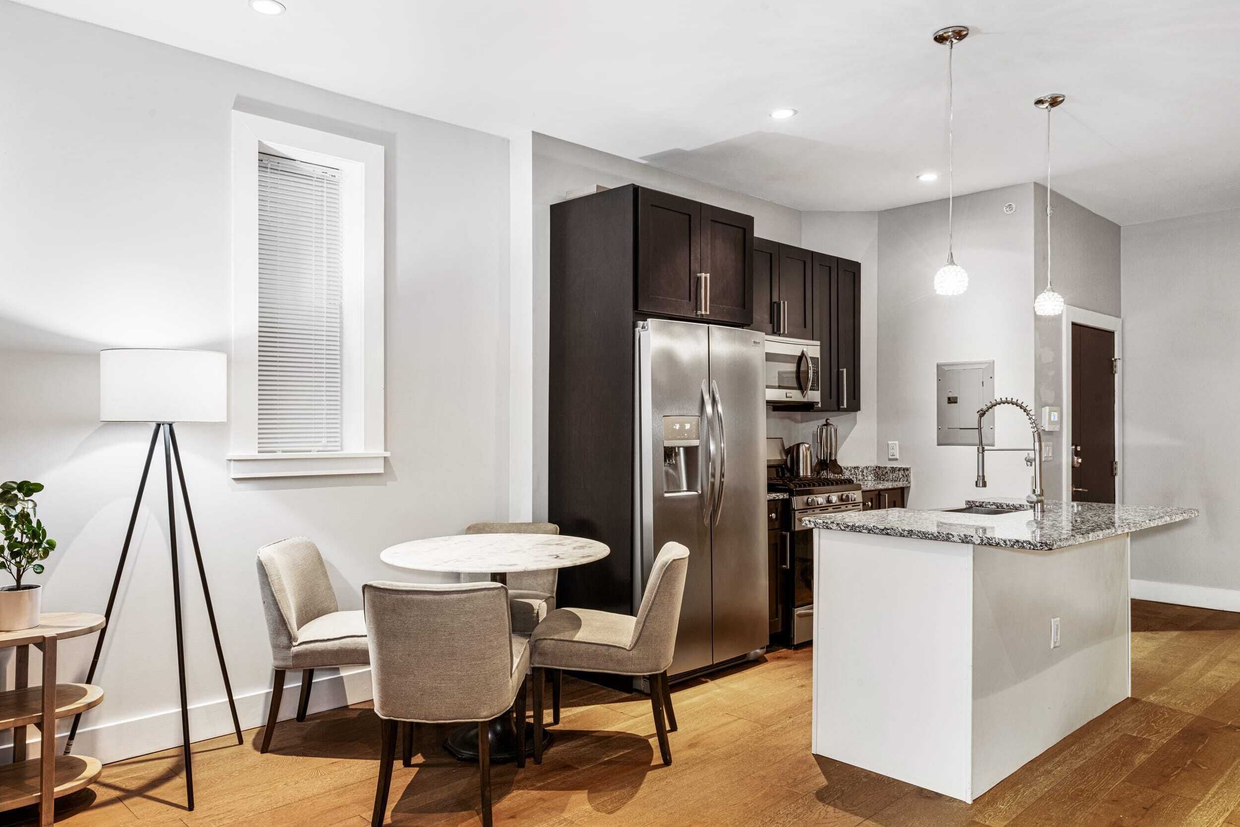 Beautiful 1BR in Perfect Downtown Location