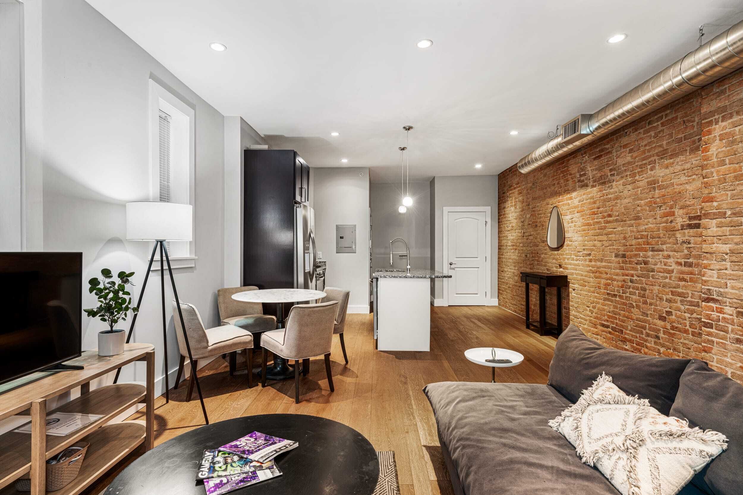 Beautiful 1BR in Perfect Downtown Location