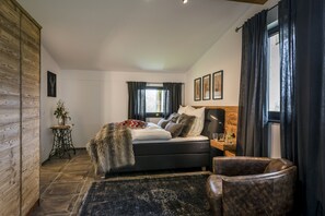 2 bedrooms, in-room safe, desk, travel crib