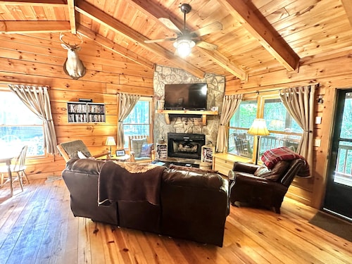 Secluded Cabin on Stocked Trout Stream with Fireplace