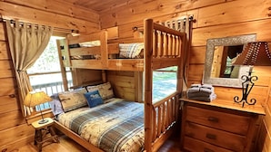 2 bedrooms, iron/ironing board, WiFi (free), bed sheets - Secluded Creekside Cabin • Fire Pit • Trout Fishing • Pet Friendly (Murphy)