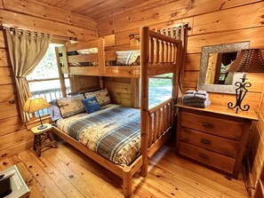 2 slaapkamers, een strijkplank/strijkijzer, gratis wifi, beddengoed