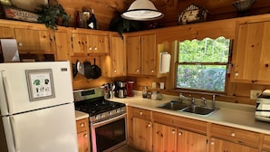 Coffee/tea maker, fridge, microwave, oven - Secluded Creekside Cabin • Fire Pit • Trout Fishing • Pet Friendly (Murphy)