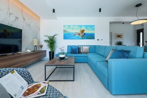 TV, fireplace, DVD player, stereo