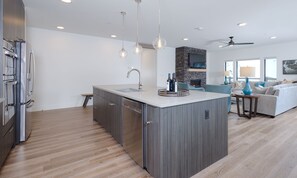 Fridge, microwave, oven, stovetop - Big Sky Vacation Rentals: Beaverhead 5 Slalom 202 (Big Sky)