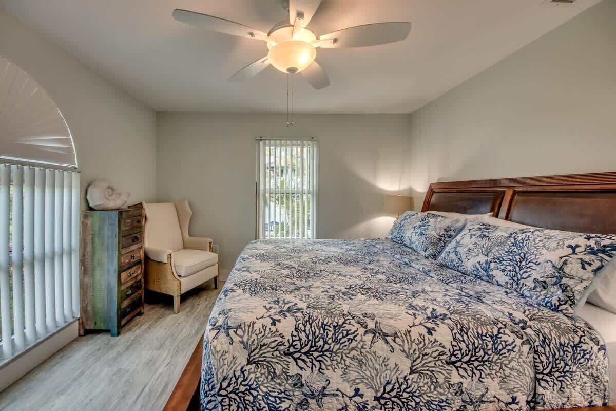 5 bedrooms, iron/ironing board, free WiFi, bed sheets
