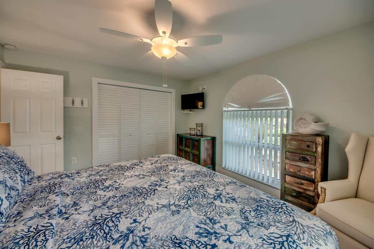 5 bedrooms, iron/ironing board, free WiFi, bed sheets