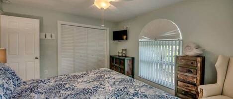 5 bedrooms, iron/ironing board, free WiFi, bed sheets