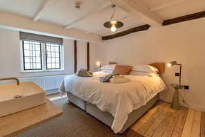 9 bedrooms, iron/ironing board, travel cot, free WiFi