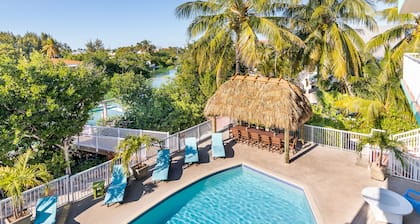 Beach House, Waterfront, Sombrero Beach, Florida Keys Rental, Private Pool, Dock