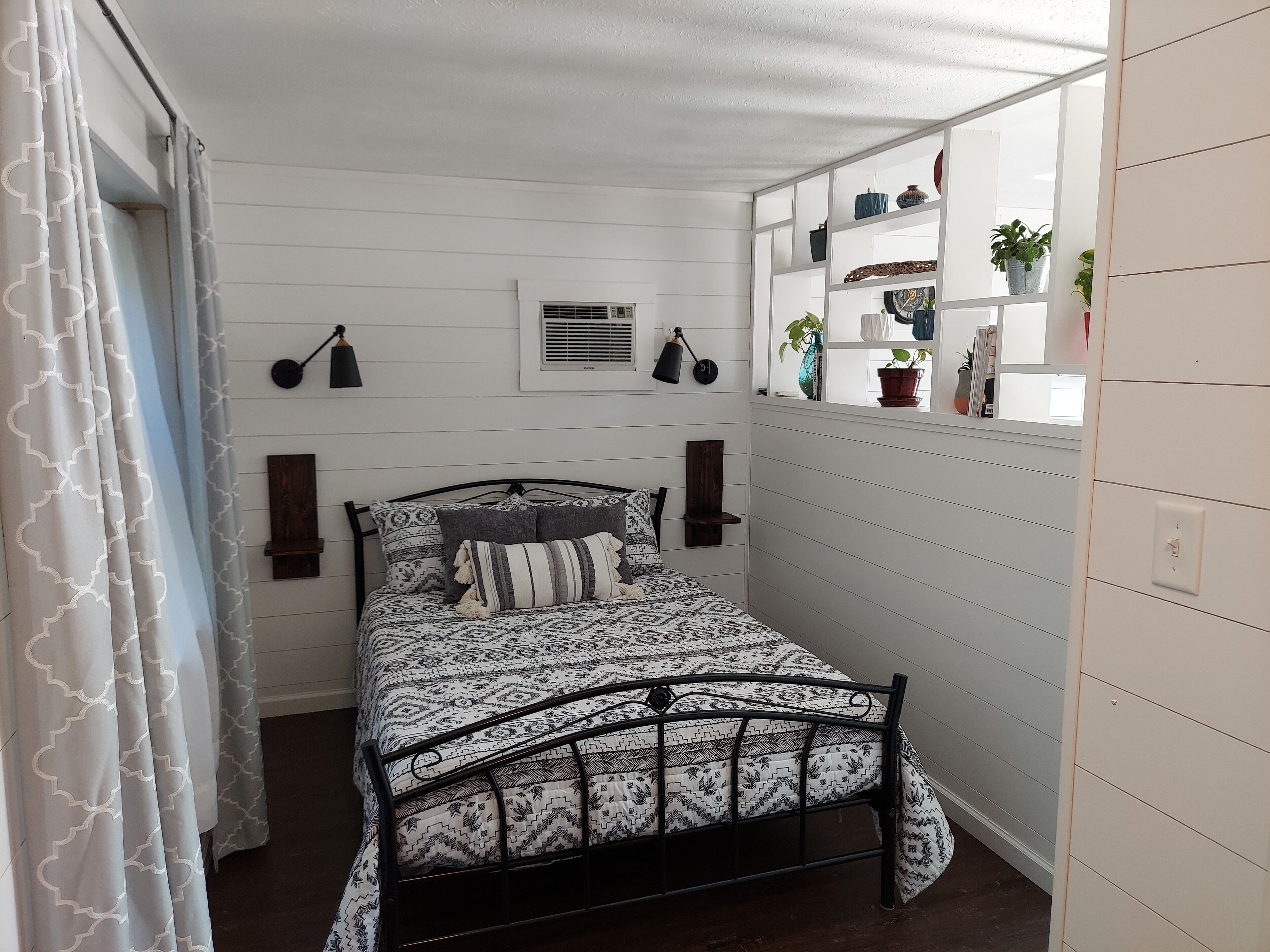 Lovely Rental Unit Across from Golf Course