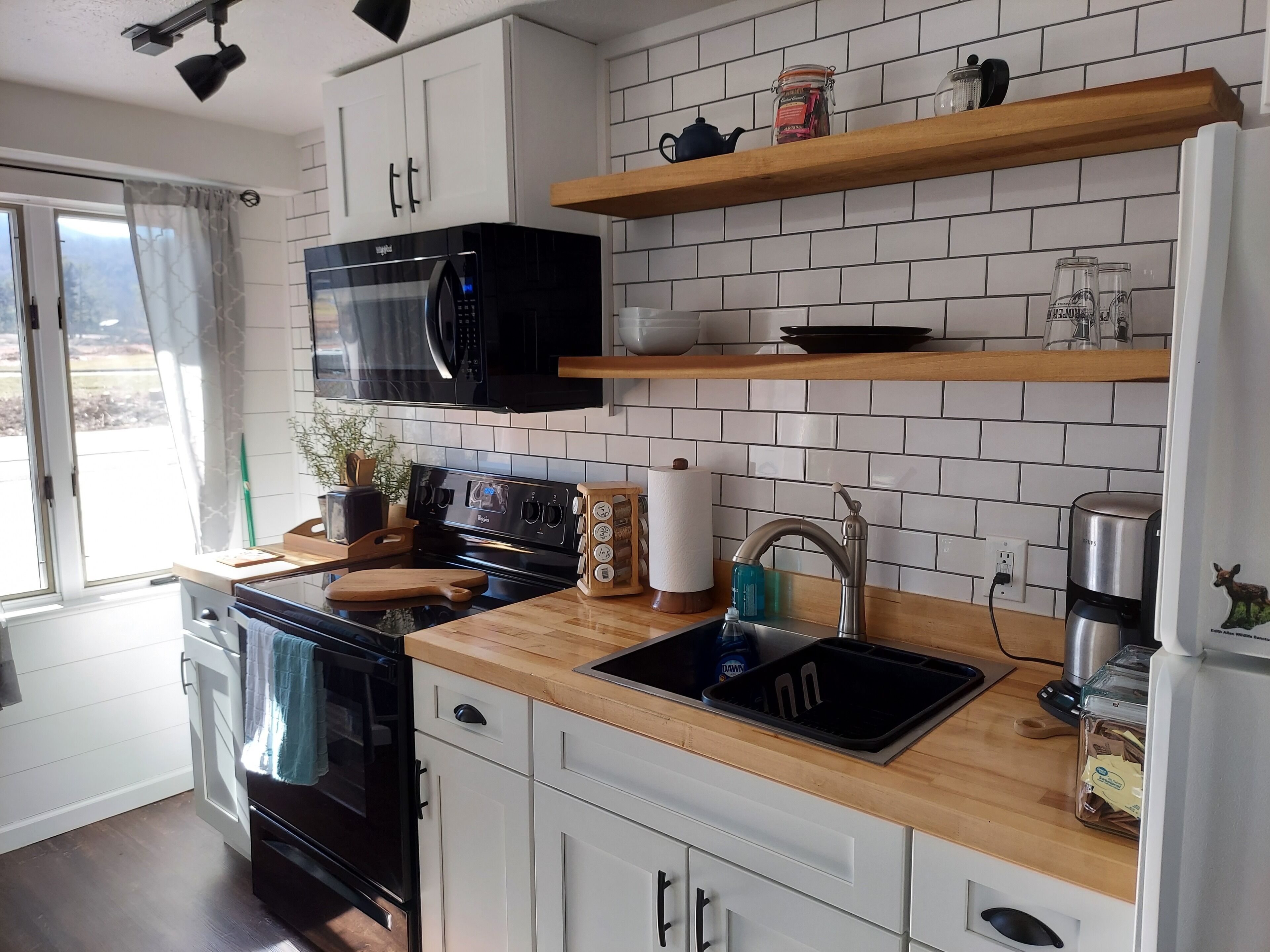 Lovely Rental Unit Across from Golf Course