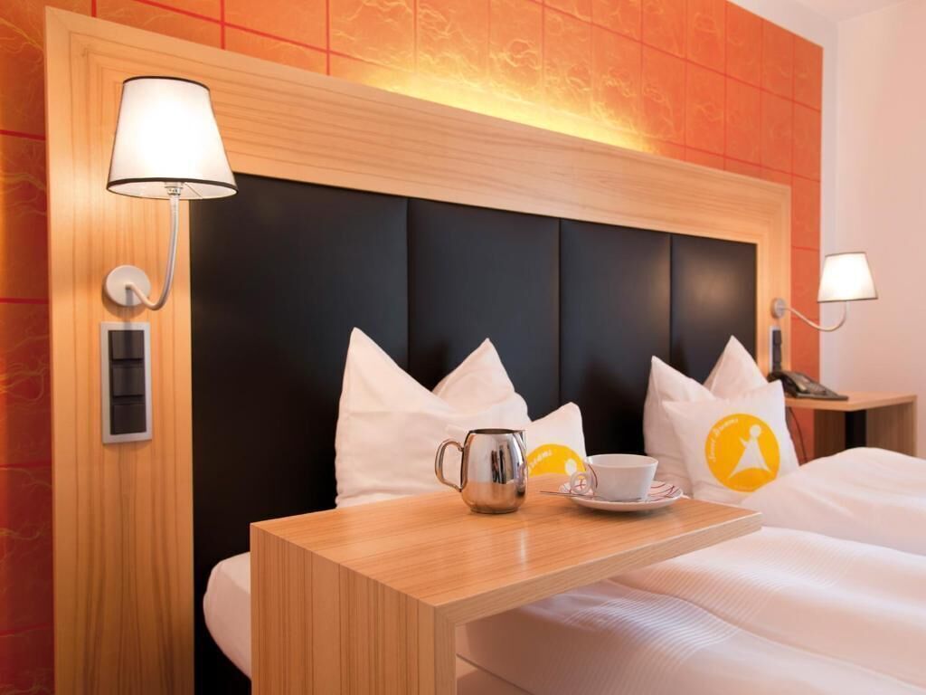 Hypo-allergenic bedding, minibar, in-room safe, desk