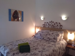 1 chambre, coffres-forts dans les chambres, fer et planche à repasser