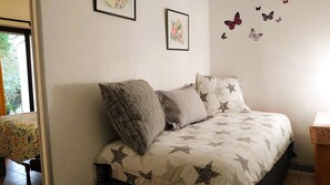 1 bedroom, in-room safe, iron/ironing board, free WiFi - Independent bedroom, swimming pool, Park, Kitchen, Barbecue... (Brézilhac)
