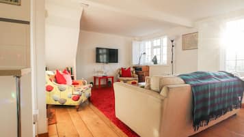 Cottage | 2 bedrooms, individually decorated, individually furnished, free WiFi