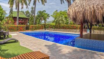 Outdoor pool, pool loungers