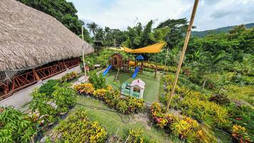 Children’s play area – outdoor