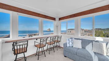 Televisor intel·ligent, reproductor de DVD i futbolí