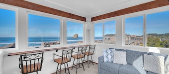 Panoramic Ocean and Mtn Views, Spacious Home with Decks and Beach Access Nearby