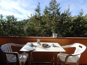 Outdoor dining - MONO ISTANA: near the beach of Porto Istana (Porto Istana)