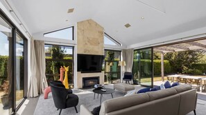 Smart-TV, peis og kontorer