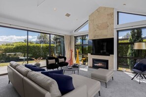 Smart TV, fireplace, offices