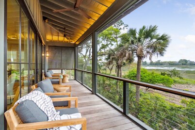 Five Star Retreat, Private pool, Marsh Views & Close to beaches and golf