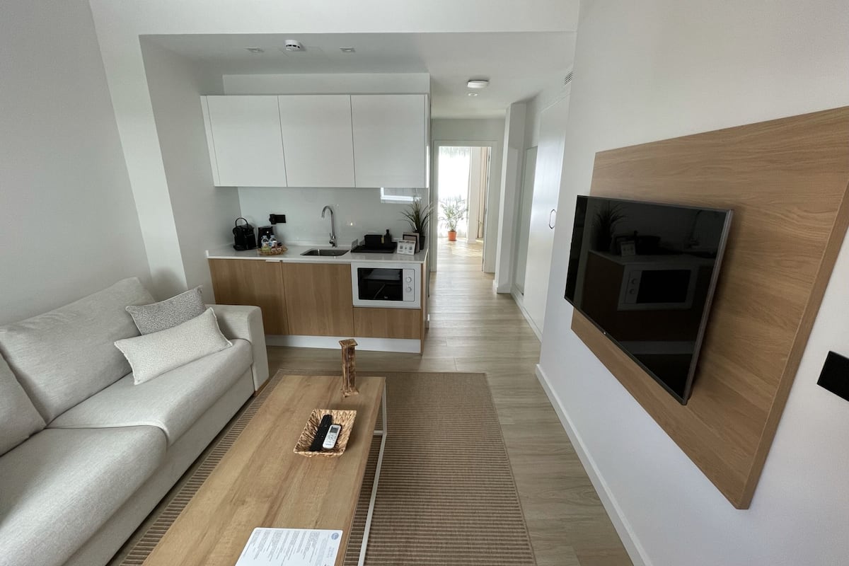 junior room | 1 bedroom, in-room safe, blackout curtains, soundproofing