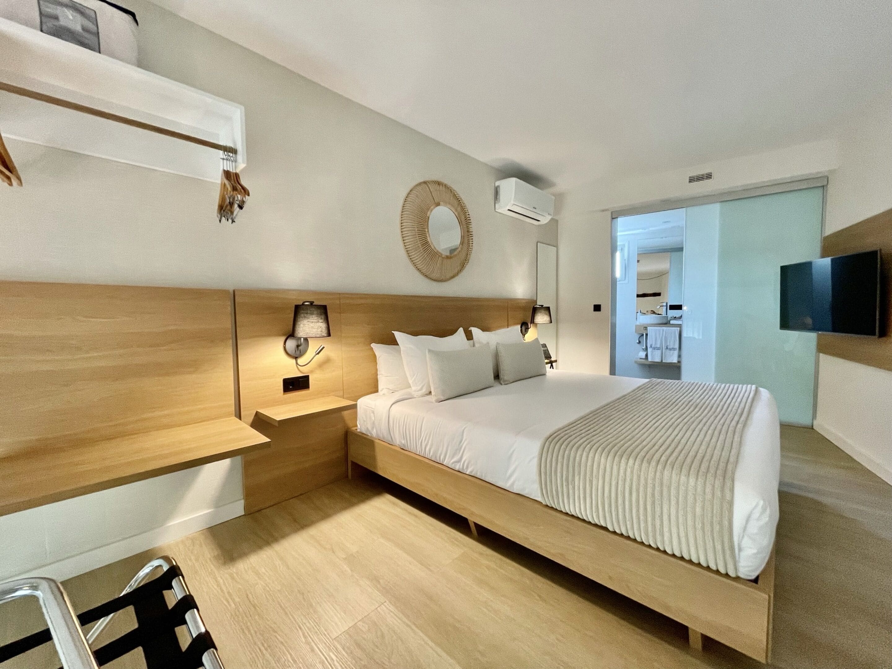 deluxe double room | 1 bedroom, in-room safe, blackout curtains, soundproofing