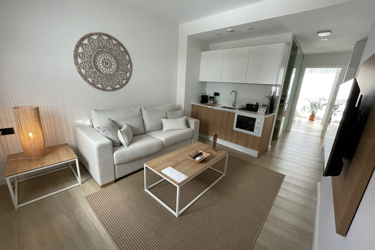 junior room | 1 bedroom, in-room safe, blackout curtains, soundproofing