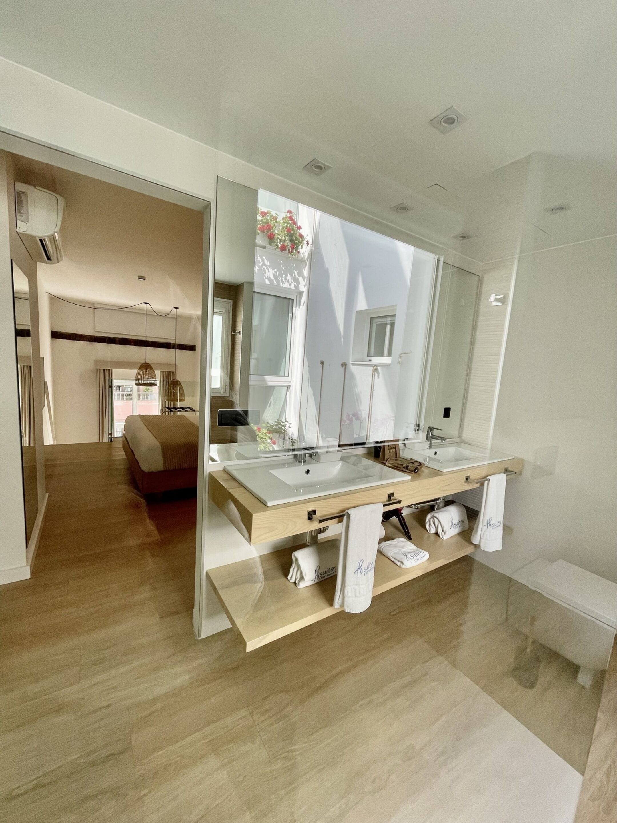 grand room | bathroom | shower, towels