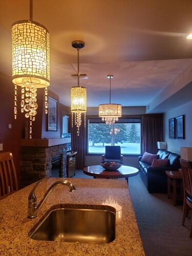 Luxurious Secluded 2BR Condo w/Mountain View