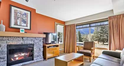 Modern 2BR Canmore Loft - Outdoor Living & BBQ Station