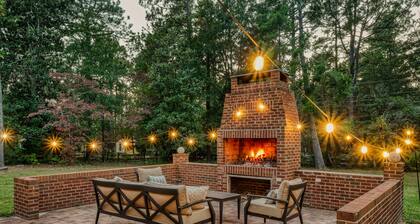 Tranquil Retreat w/ Hot Tub, Large Patio, 2 living rooms