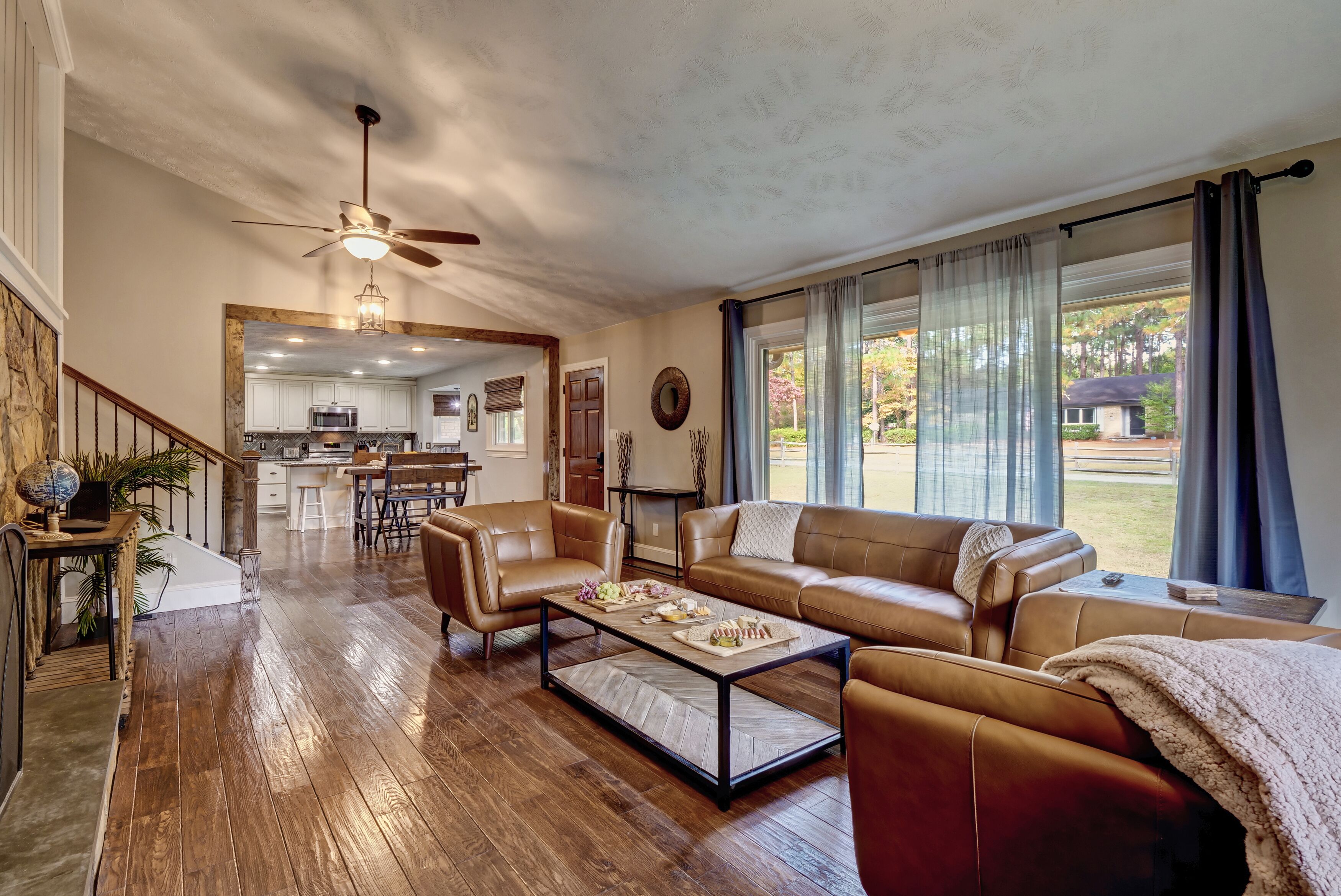 Tranquil Retreat w/ Hot Tub, Large Patio, 2 living rooms