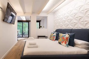 3 bedrooms, desk, iron/ironing board, WiFi - Diagonal Amazing 3BD with private garden (Barcelona)