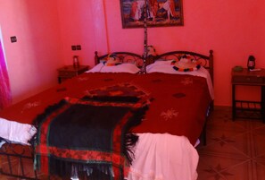 20 bedrooms, desk, WiFi