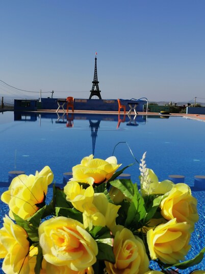 Come all, for an exceptional stay.