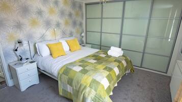 3 bedrooms, iron/ironing board, travel crib, free WiFi