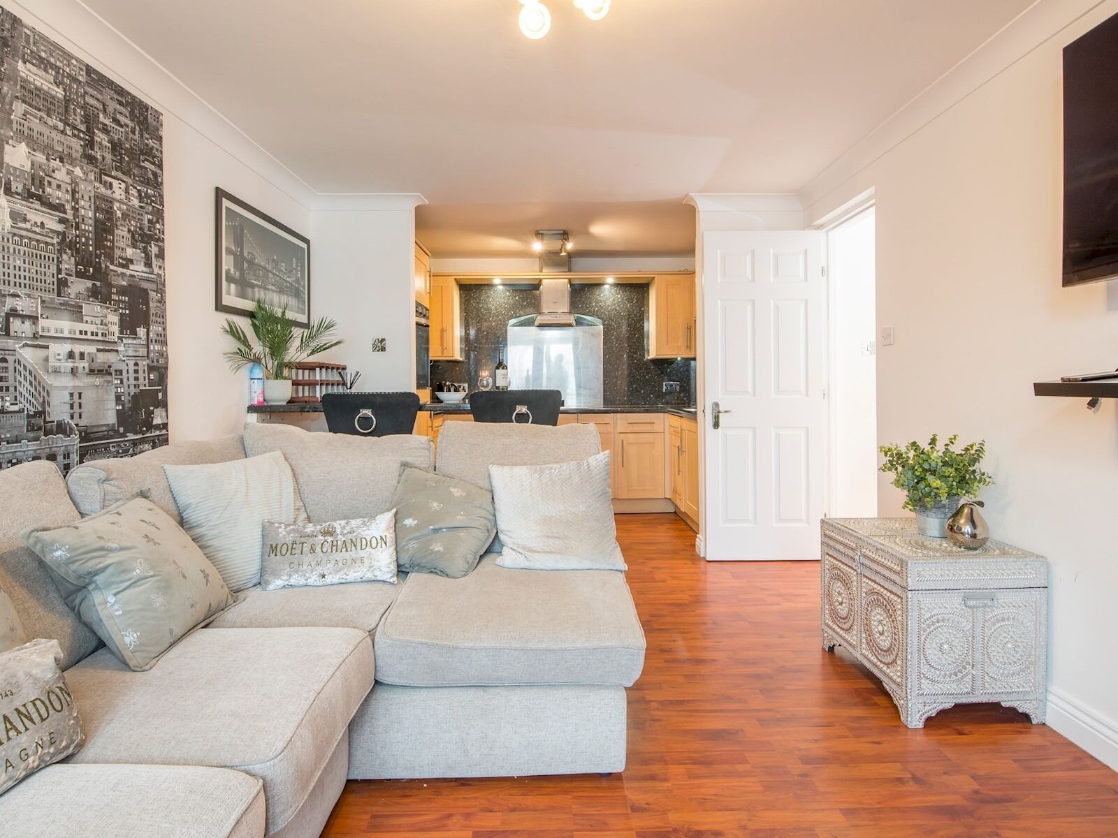 Pass the Keys | 2 Bed Apartment with Views & Parking very central!