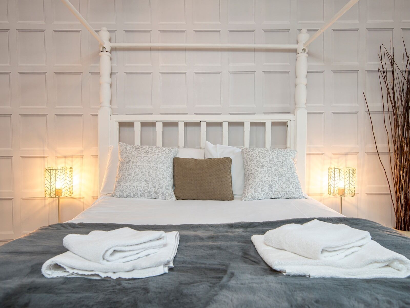 Pass the Keys | 2 Bed Apartment with Views & Parking very central!