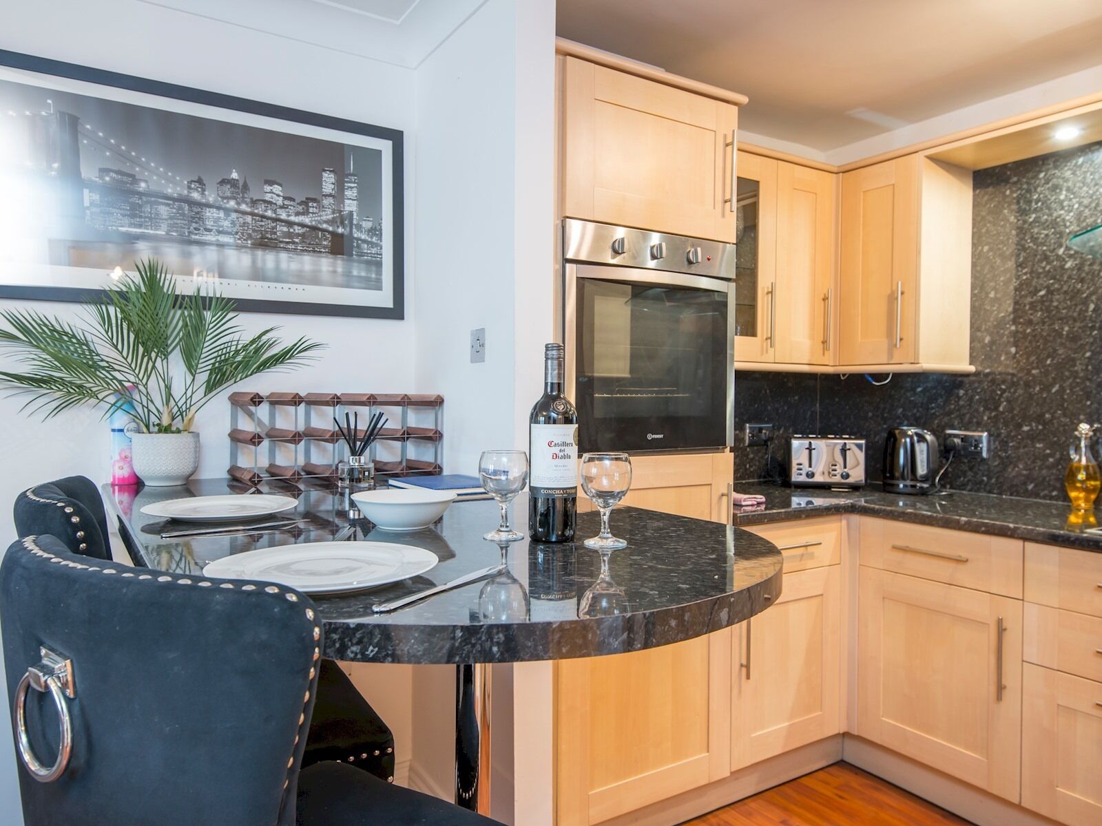 Pass the Keys | 2 Bed Apartment with Views & Parking very central!