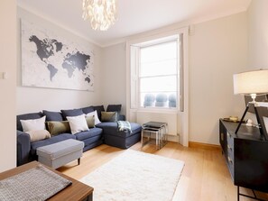TV - Lovely 2-bedroom flat in Pimlico w/ outdoor patio - Pass the Keys (London)