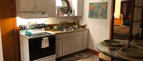 Geladeira, micro-ondas, fogão, cooktop