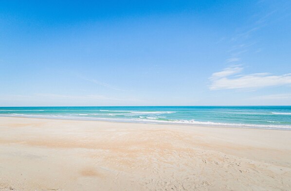 Beach nearby - D3906 Coker Cabana. Oceanside! Community Sound and Beach Access! (Duck)